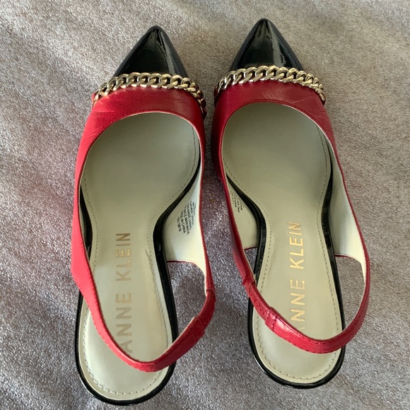 Anne Klein Red and Black Leather Chain Detail Heels - Picture 4 of 6